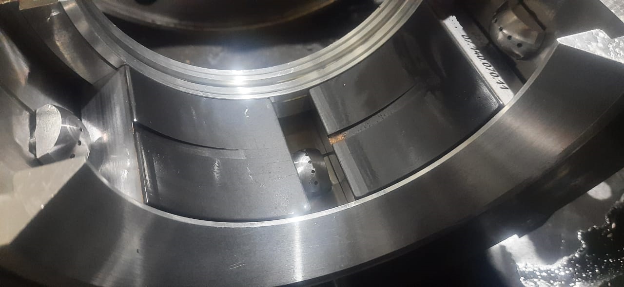 Other — bearing bore with tilting pads, close-up